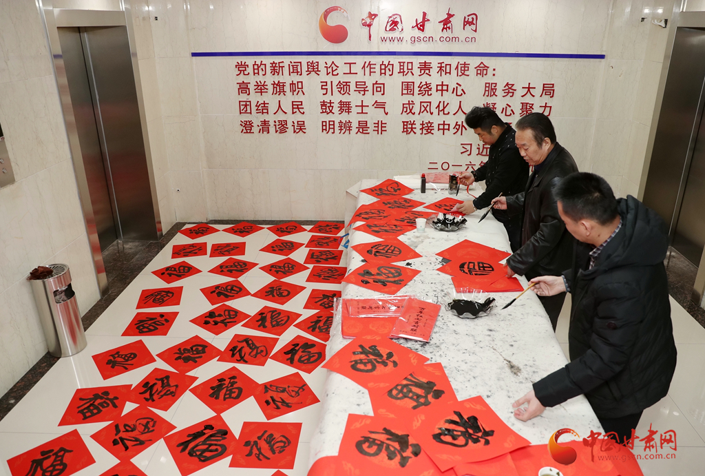 【新春走基層】翰墨飄香迎新春 蘭州書畫名家走進中國甘肅網(wǎng) 
