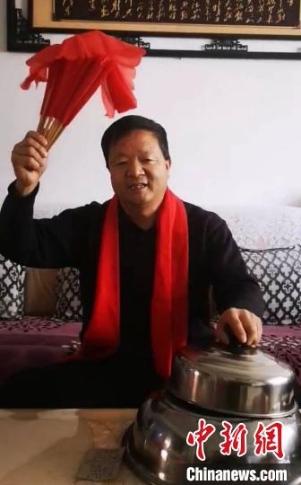 甘肅非遺民間文學“春官說詩”傳承人宅家上網“說鄉(xiāng)情”