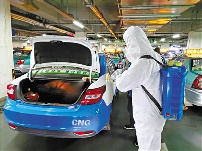 免費(fèi)接送一線抗“疫”人員 蘭州奔馬雷鋒車隊(duì)，你們真棒！