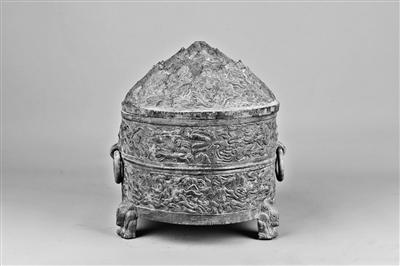 平?jīng)霾┥缴w神獸紋銅樽，東漢人向往過(guò)上神仙生活的印跡