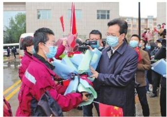 慶陽(yáng)市第二、三批支援湖北醫(yī)療隊(duì)12名隊(duì)員凱旋