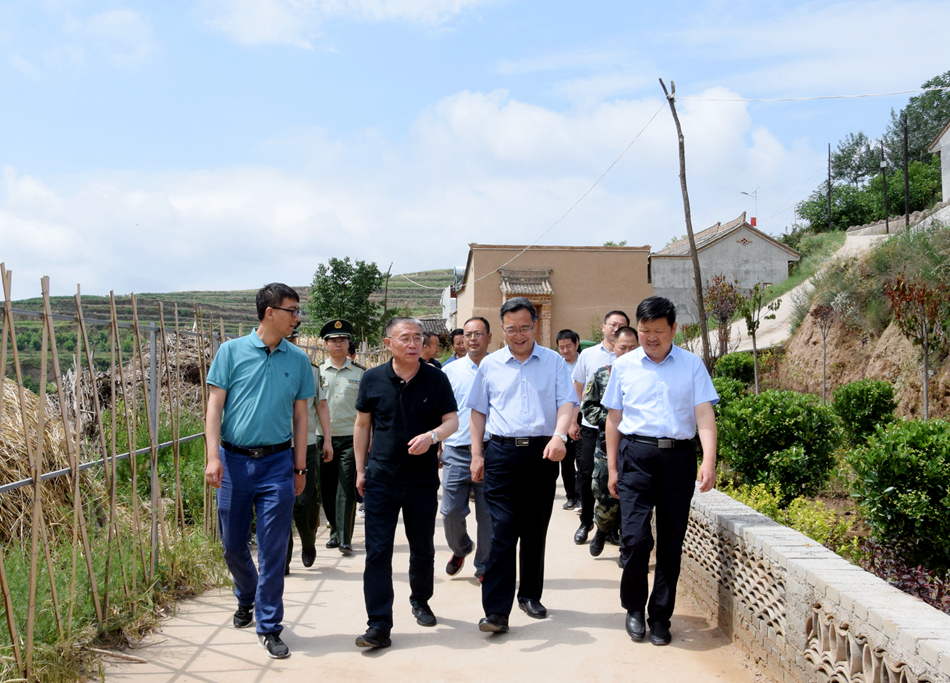 王銳深入麥積區(qū)、甘谷縣掛牌督戰(zhàn)村調(diào)研指導脫貧攻堅工作