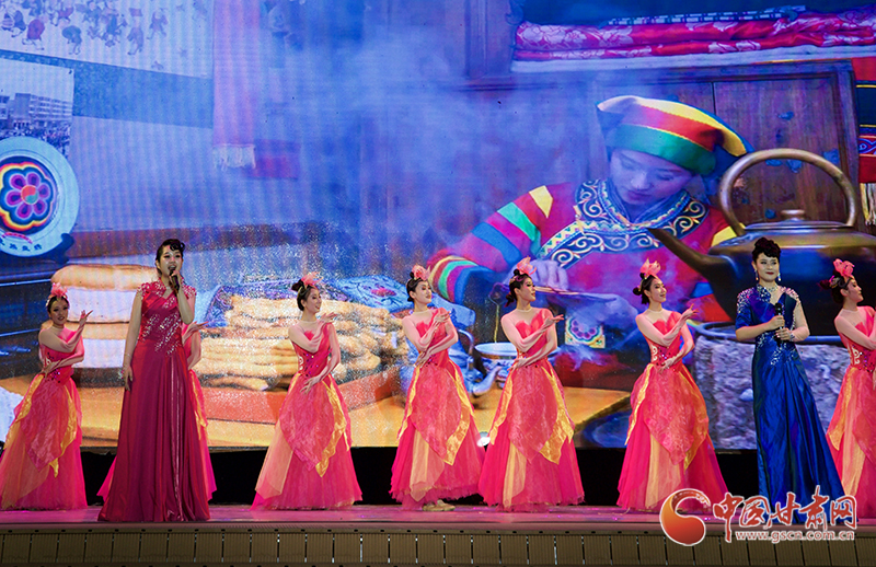 “石榴杯”甘肅省民族團(tuán)結(jié)進(jìn)步創(chuàng)建“一廊一區(qū)一帶”行動文藝巡演走進(jìn)武威市（圖）