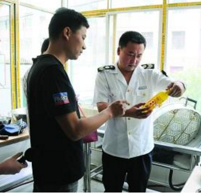 蘭州市場監(jiān)管局綜合行政執(zhí)法隊開展學(xué)校、托幼機構(gòu)食品安全專項檢查