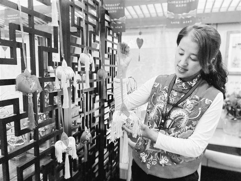 “環(huán)西部火車(chē)游”專(zhuān)列“走訪(fǎng)”五省市區(qū) 開(kāi)啟7天6夜跨省文旅宣傳交流活動(dòng)