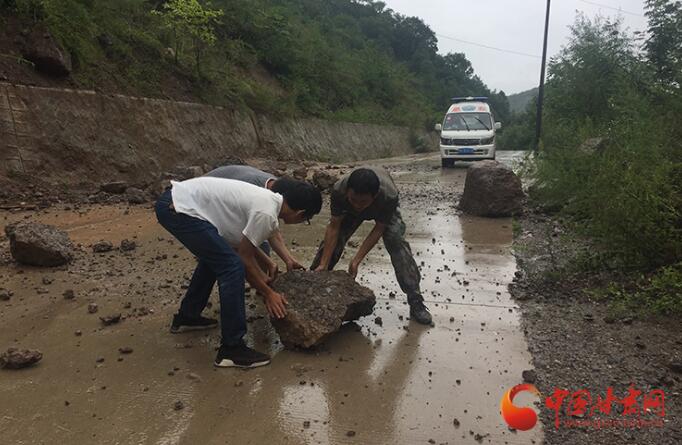 康縣長壩鎮(zhèn)：鏟車、120合力“逆行”救援群眾  