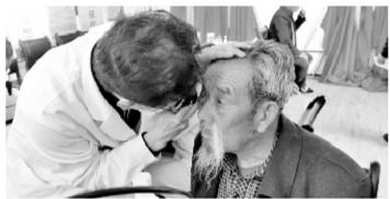 致敬時代楷?！瓣P愛八步沙林場大漠治沙人眼健康公益行動”啟動