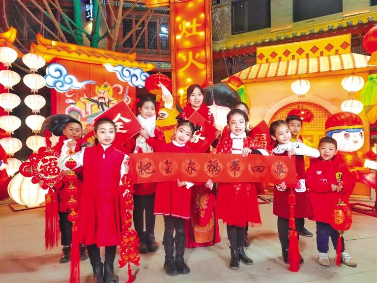 原創(chuàng)音樂電視《全家?！废蛱m州市人民拜年！