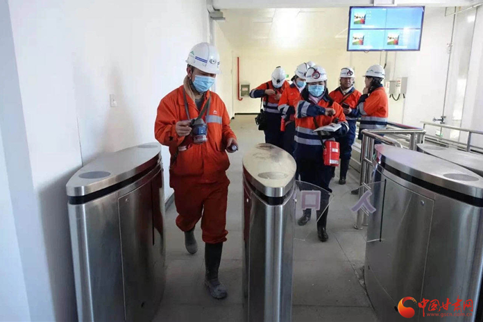 【新春走基層】春節(jié)，他們依然堅守在600米礦井下