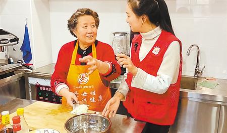 居家養(yǎng)老托起幸?！跋﹃柤t”——甘肅建設(shè)多元養(yǎng)老服務(wù)體系讓老年人安度晚年