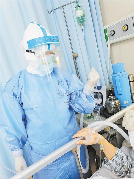 白衣天使 逆風(fēng)綻放——記第48屆南丁格爾獎獲得者、慶陽市人民醫(yī)院重癥監(jiān)護(hù)室護(hù)士長脫亞莉