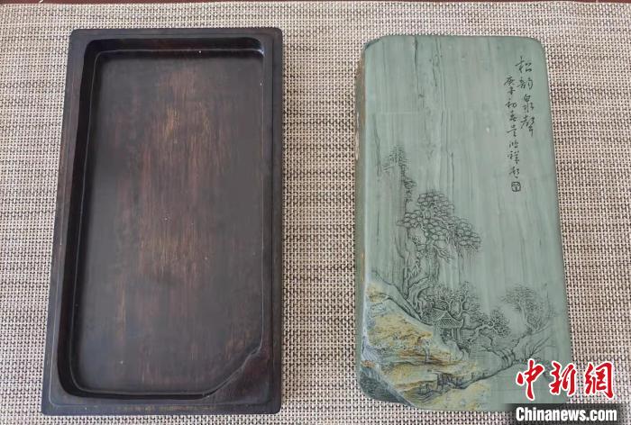 圖為盧保勝為提升洮硯文化內(nèi)涵，制作“一硯一銘、一盒一拓”成品展示?！堟?攝