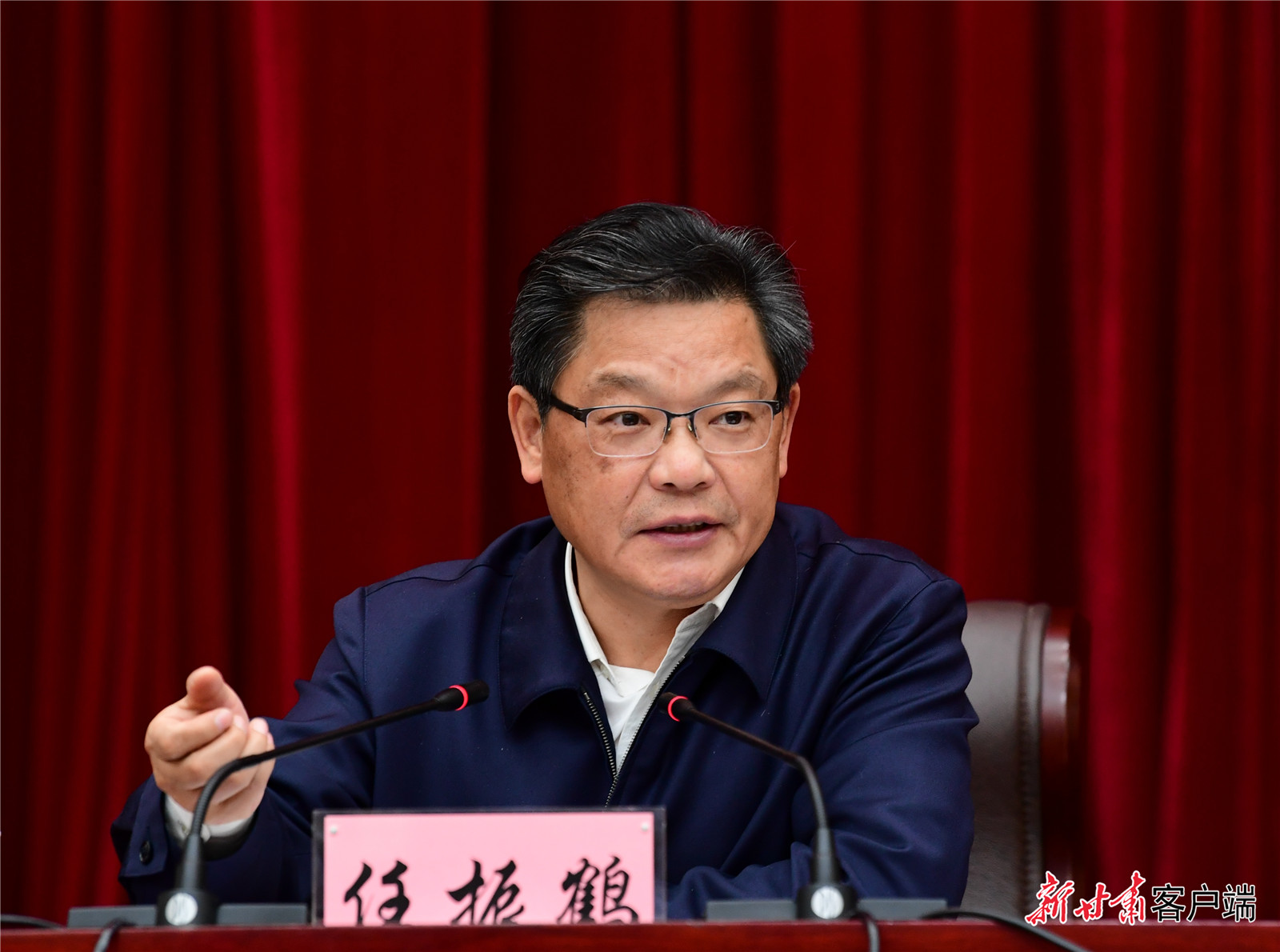 任振鶴在全省新型城鎮(zhèn)化工作推進(jìn)會(huì)議上強(qiáng)調(diào)：凝心聚力抓落實(shí)、蹄疾步穩(wěn)向前進(jìn)，奮力推進(jìn)新型城鎮(zhèn)化建設(shè)再上新臺(tái)階