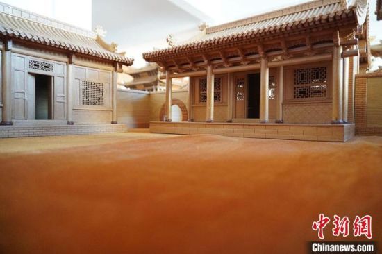 圖為微縮建筑蘭州四合院內(nèi)部結(jié)構(gòu)。　九美旦增 　攝