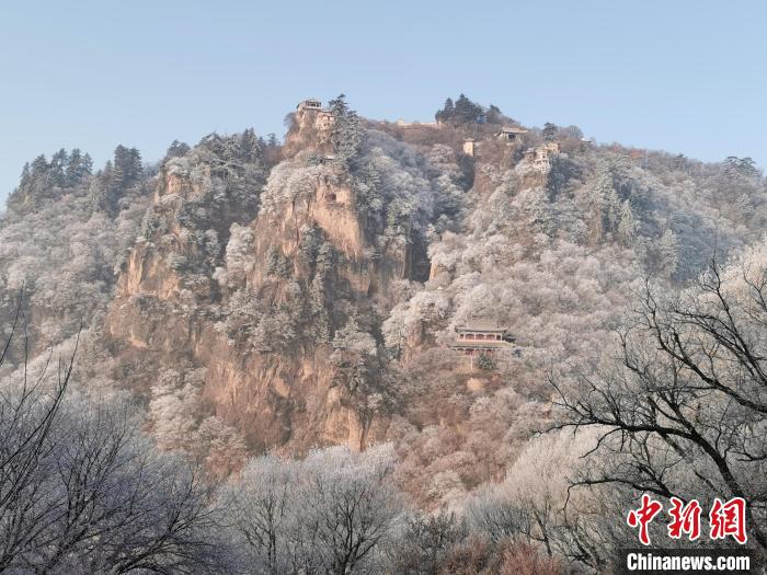 圖為崆峒山霧凇景色?！⌒煺袢A 攝