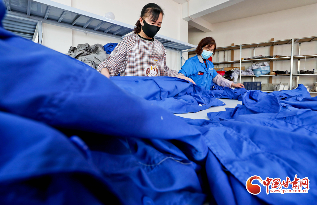 【隴拍客】甘肅山丹：扶貧車(chē)間變身鄉(xiāng)村婦女致富工廠