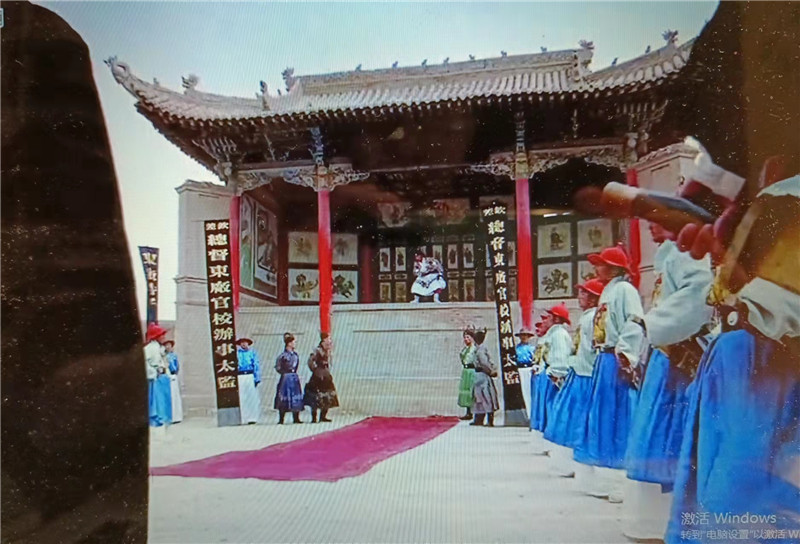 電影《新龍門客?！菲^之關(guān)城清代戲臺特寫