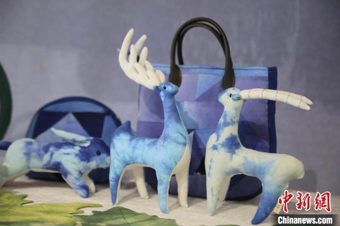 圖為許靜的非遺文創(chuàng)作品。(資料圖) 甘肅省非遺保護中心供圖