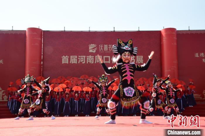 圖為首屆周口伏羲書展開幕式表演?！×赫赵?攝