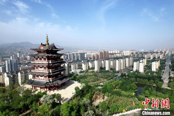 圖為航拍樂都區(qū)朝陽山片區(qū)。　薛蒂 攝