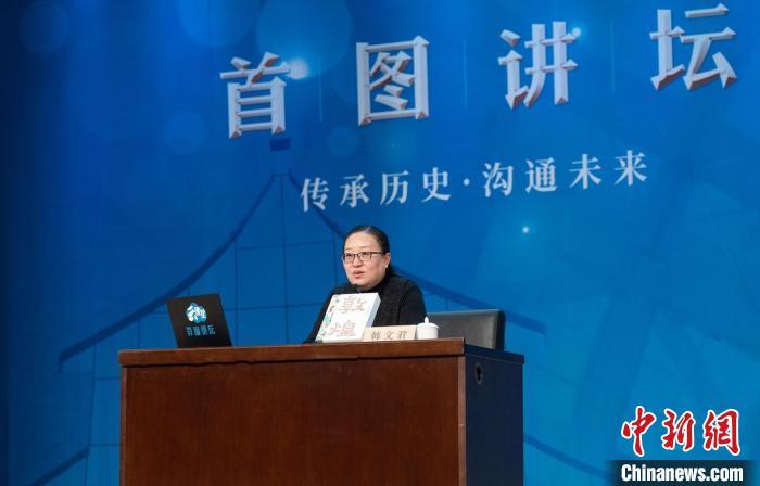 敦煌研究院文化弘揚部講解科科長韓文君?！『衔乃嚦霭嫔绻﹫D