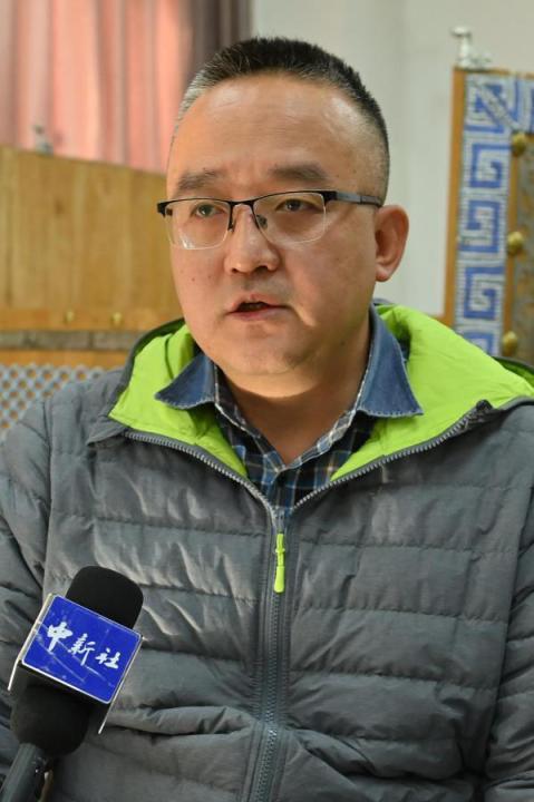 謝焱，甘肅省文物考古研究所副研究館員、考古研究二部主任、田野考古項目負責人。主持參與了張家川馬家塬戰(zhàn)國西戎墓地、臨潭磨溝齊家文化墓地等20多項考古調(diào)查、發(fā)掘工作，曾獲得中國國家文物局田野考古二、三等獎，“十二五”文物保護科學和技術(shù)創(chuàng)新二等獎等榮譽。