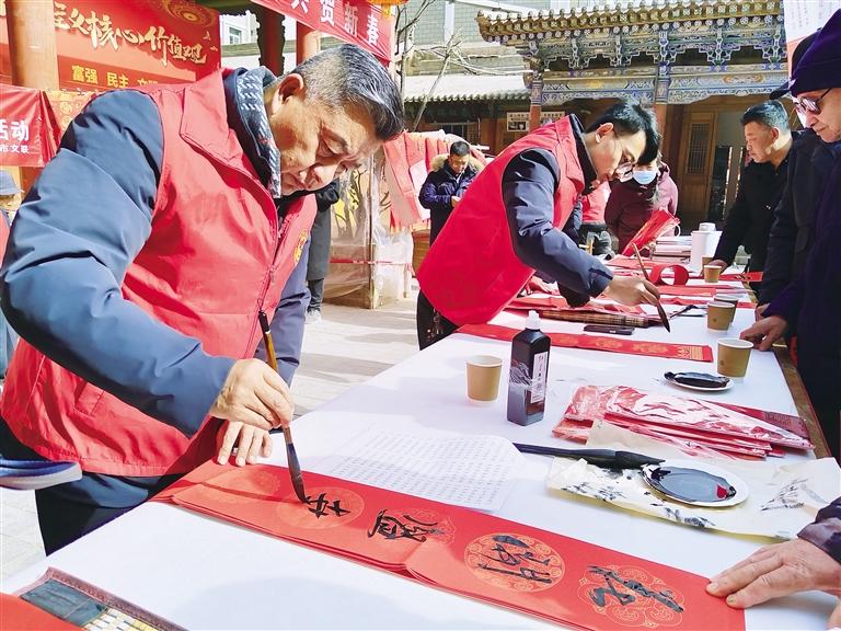 逛非遺大集 品民俗年味